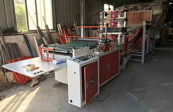 高架破口帶超聲波帶三角架連體(ti) 製袋機